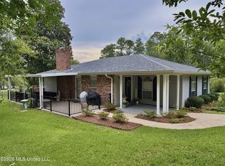 708 Lakeside Dr, Carriere, MS 39426