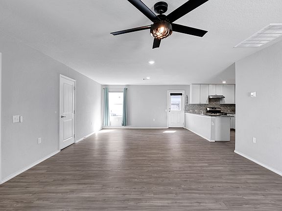 5th image of 7218 Lavaca Blf