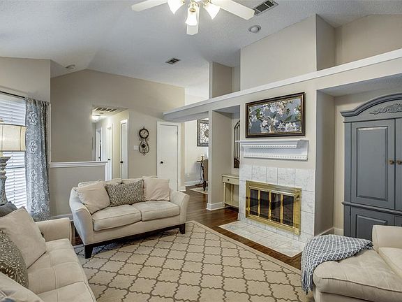 3rd image of 1530 Evergreen Dr