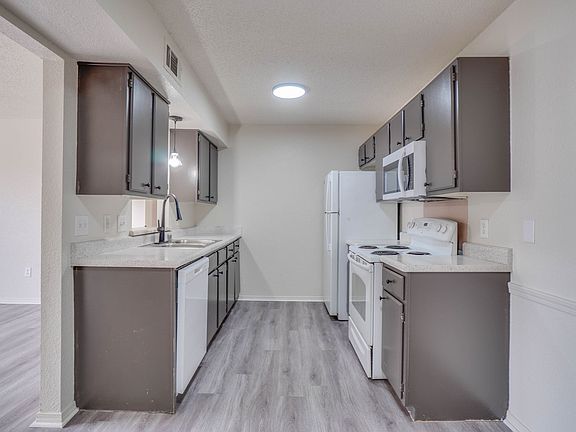 2nd image of 7500 Jenny Lind Rd Unit 122