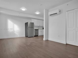 1620 NW 22nd St #304, Miami, FL 33142
