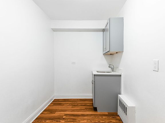 4th image of 220 E 57th St APT 2D