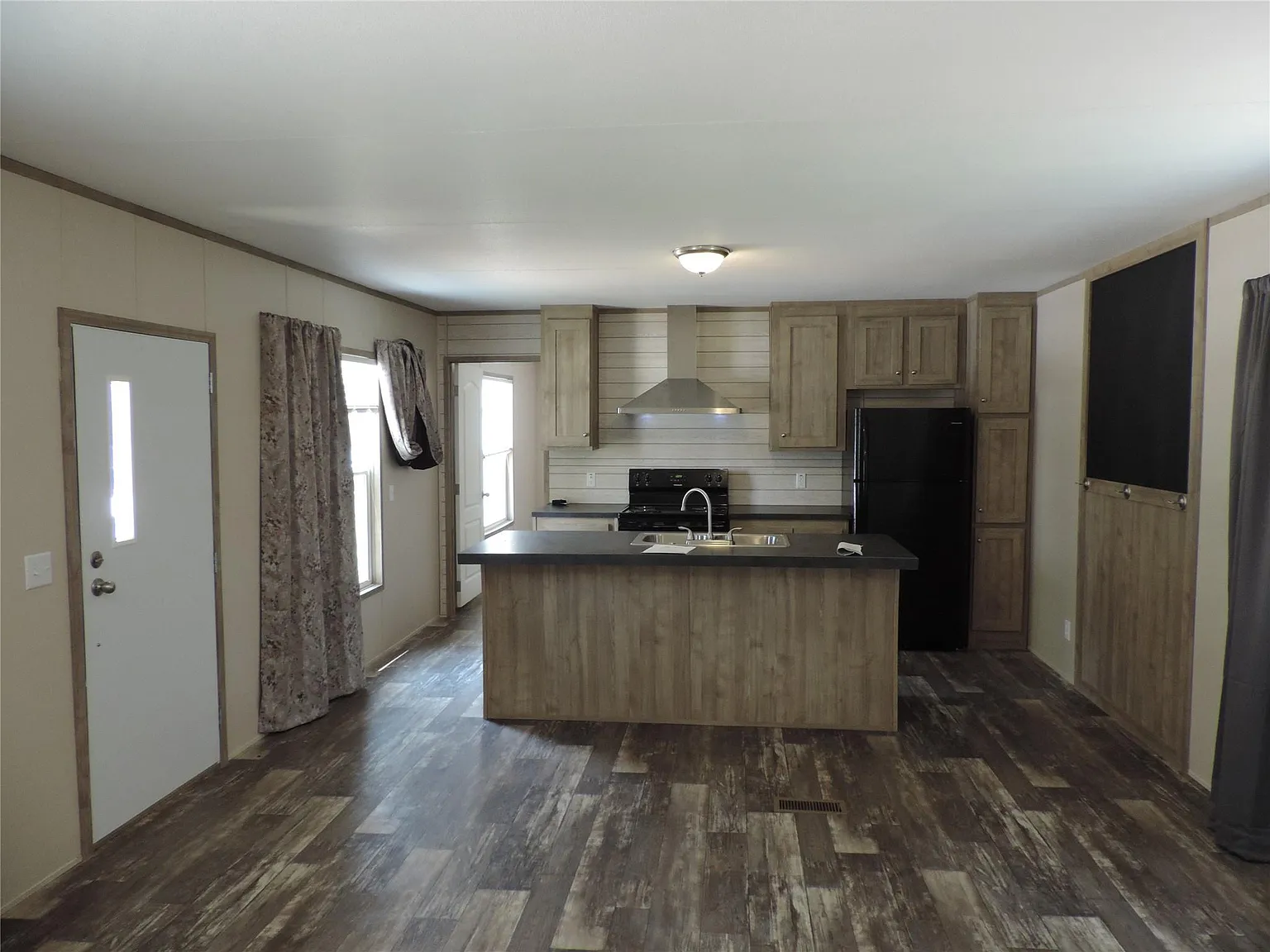 3 bed, 2.0 bath, 1152 sqft, $1,250 — Photo 2