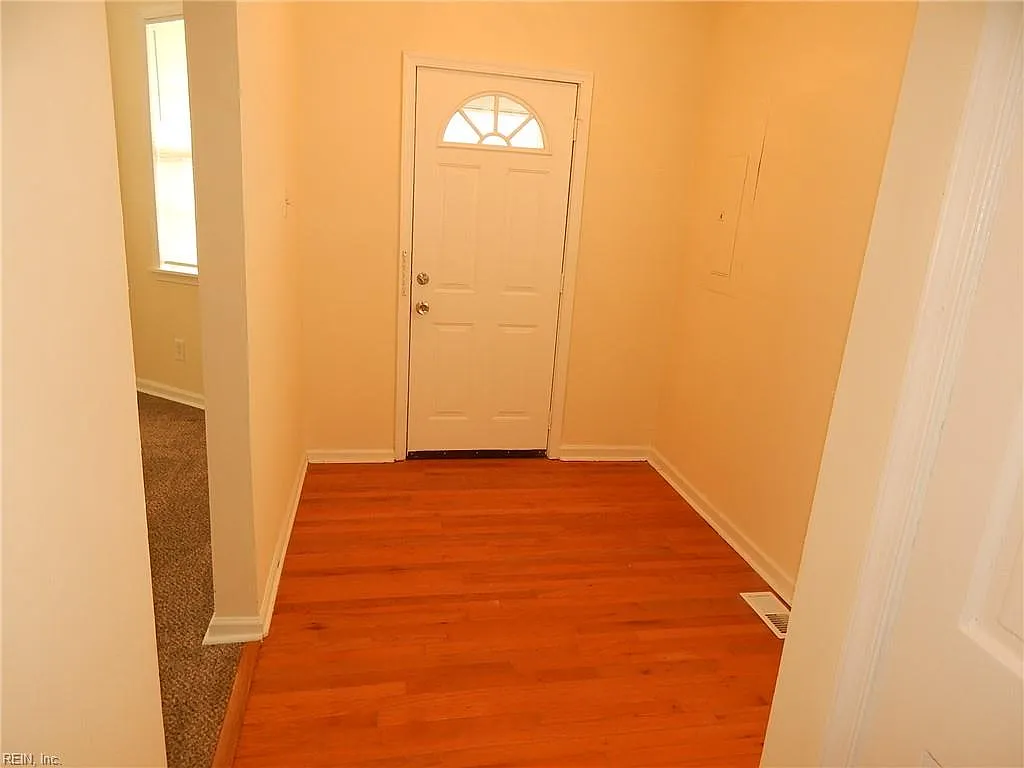 2 bed, 1.0 bath, 1470 sqft, $1,550 — Photo 3