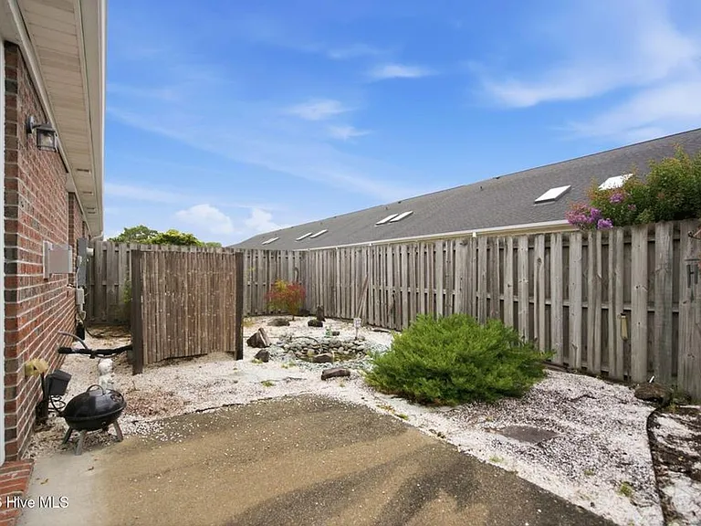 5006 Carleton Dr #113 — Photo 32