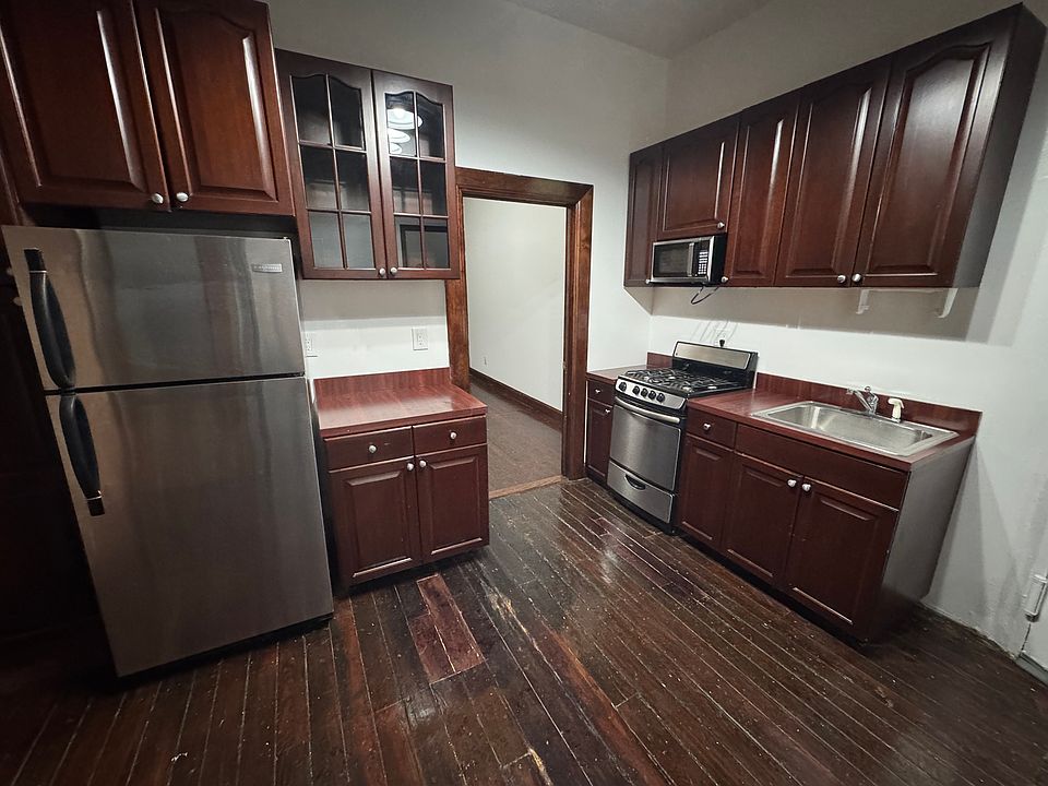 2nd image of 355 W 47th St APT 1RW