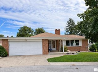 215 S Sage St, Oneida, IL 61467