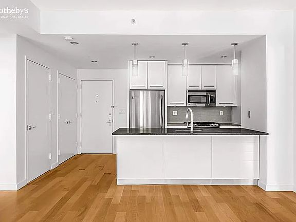 4th image of 517 W 46th St APT 201