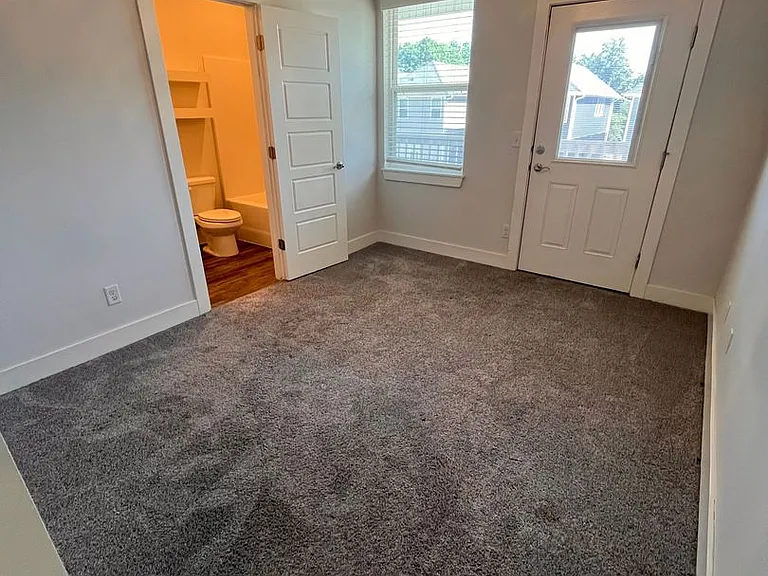 540 S Kickapoo Ave — Photo 32