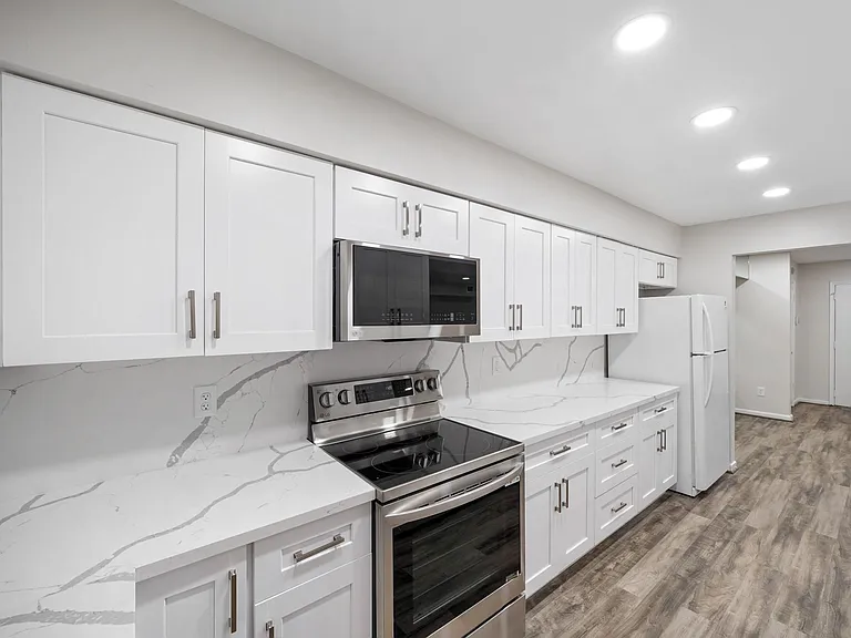 357 N Post Oak Ln #101 — Photo 5