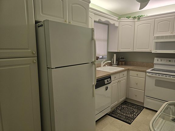 2nd image of 112 Lake Dora Dr #112
