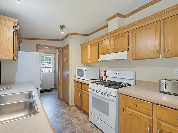 3rd image of 48 Sparrow Drive