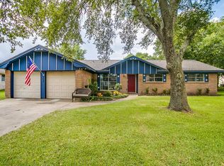 1009 Cedar Lawn Dr, Alvin, TX 77511