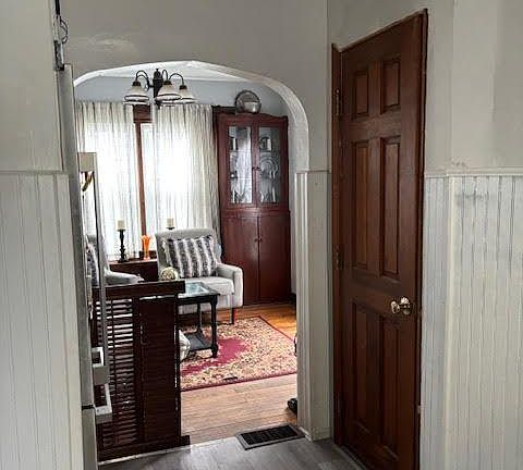 4th image of 593 Cedar St