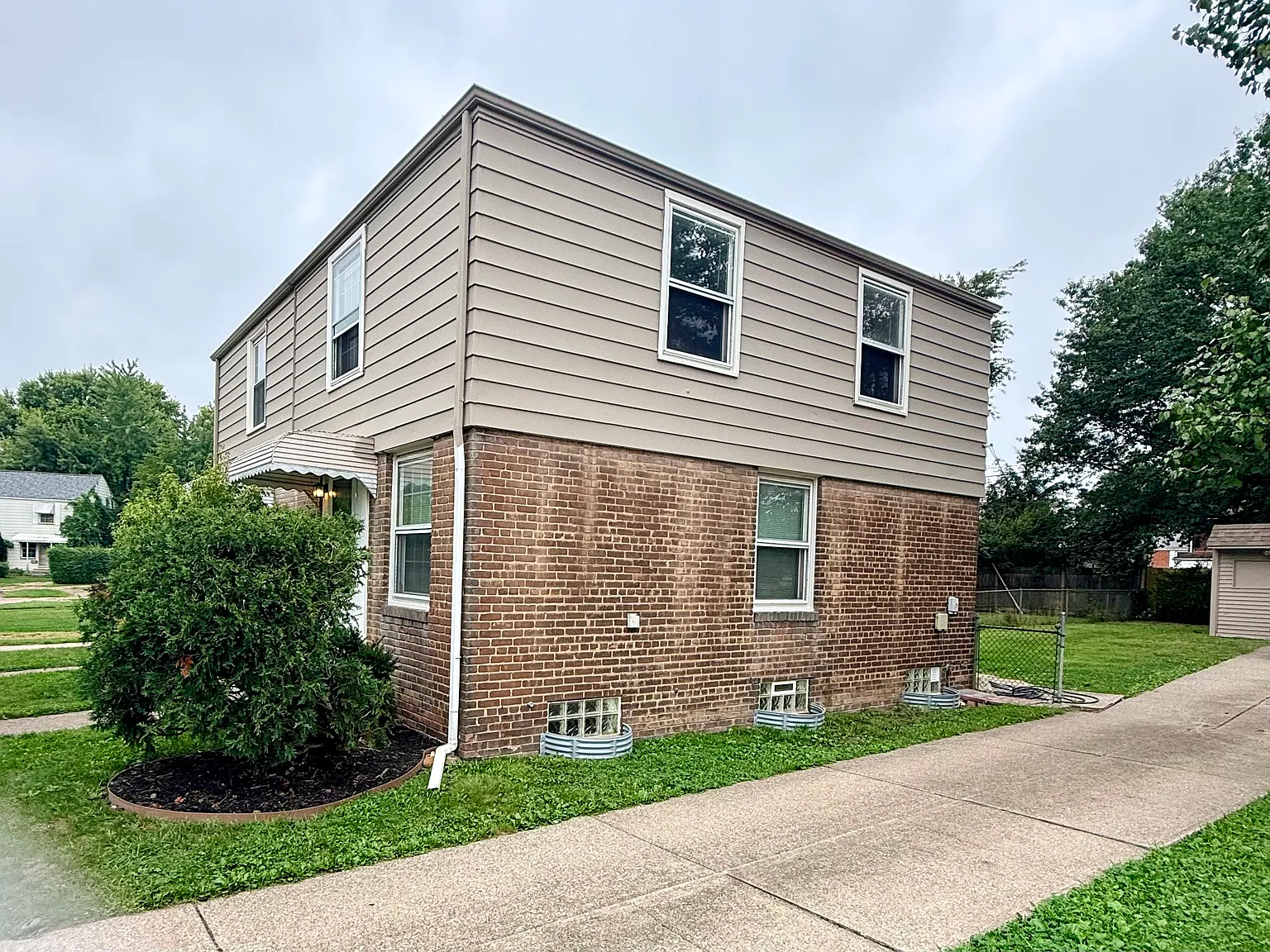 2 bed, 1200 sqft, $1,450 — Photo 2