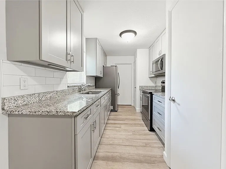 530 Obispo Ave — Photo 7
