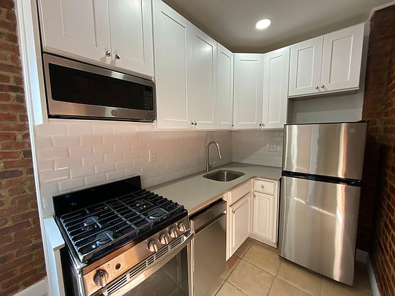 5th image of 3111 Crescent St #4D