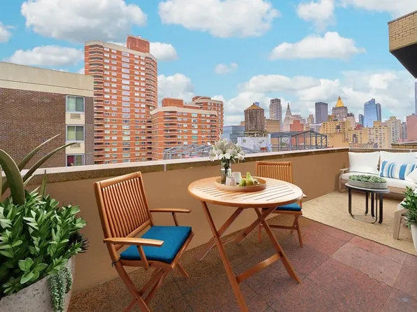 312 East 30th Street image 1 of 11