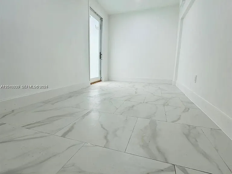 2320 SW 44th St — Photo 7