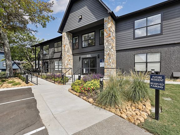 4th image of 1000 Amberwood Cir #305