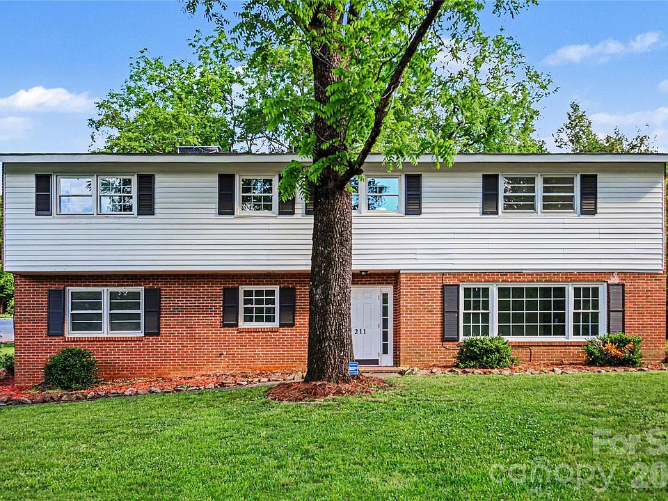 1st image of 211 Windsor Dr