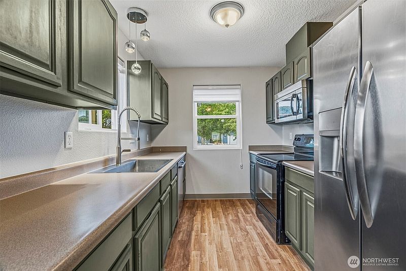 2nd image of 4581 Windemere Street
