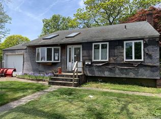 6 Gregory Dr, Ronkonkoma, NY 11779