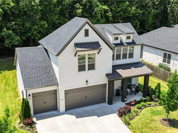 2823 N Whistle Post Dr, Fayetteville, AR 72704