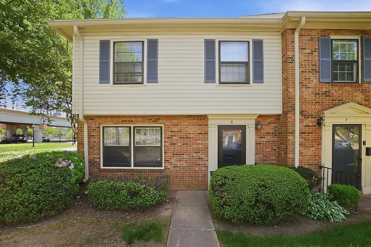 Building Photo - 6346 Old Pineville Rd #G