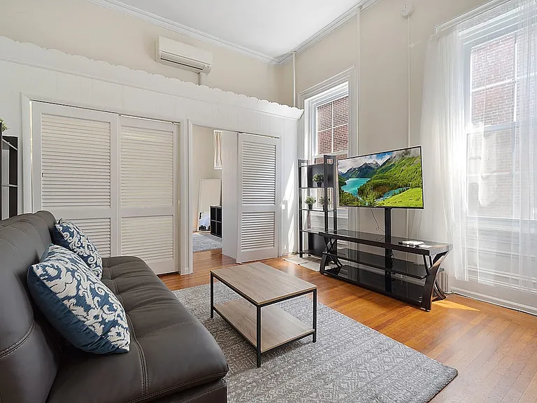 2027 Walnut St #2R — Photo 12
