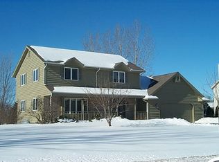 905 Pitzka Rd, Brookfield, WI 53045