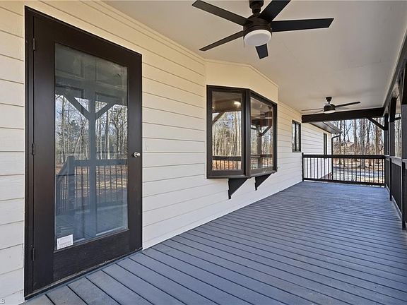 3rd image of 4738 Endwell Rd