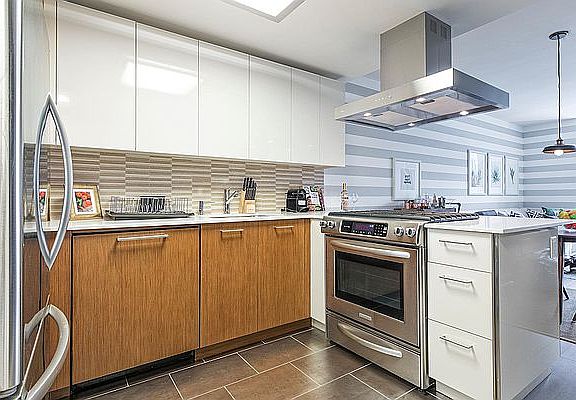 3rd image of 450 W 42nd St APT 12N