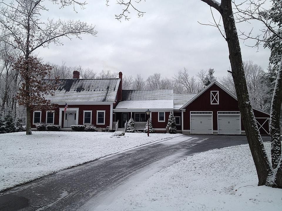 2nd image of 2323 Main St