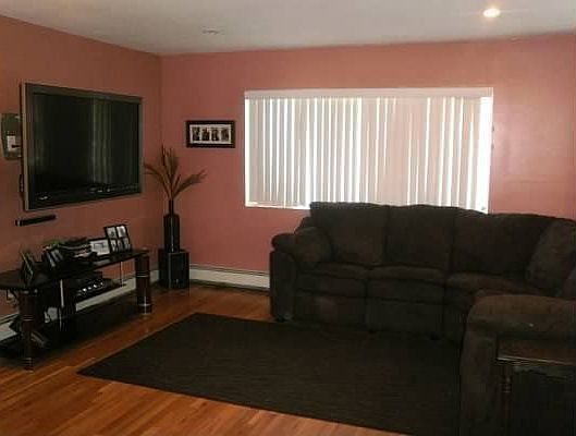 2nd image of 428 Venetian Blvd