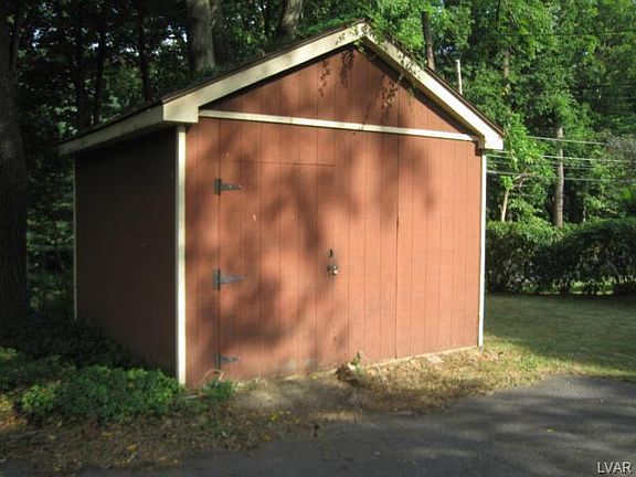 3rd image of 2715 N Delaware Dr
