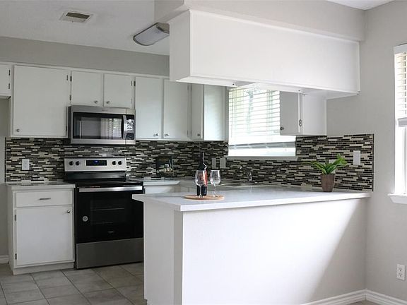 5th image of 22430 Coriander Dr