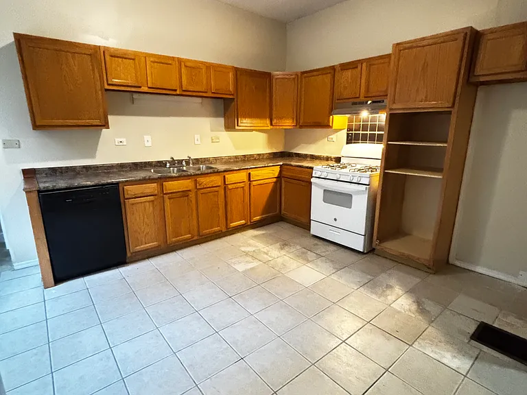 3429 Moulton Ave — Photo 4