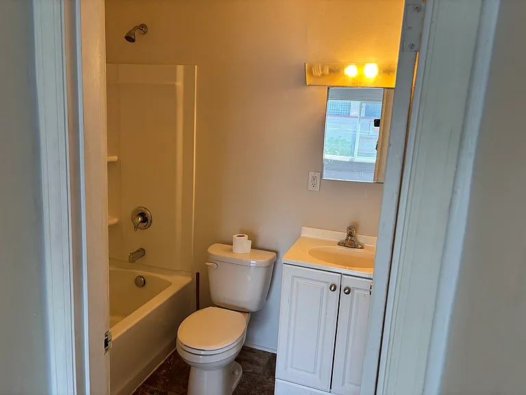 70 SW Chehalis Ave #1 — Photo 4