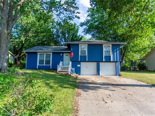 2203 Ridgewood Rd, Harrisonville, MO 64701