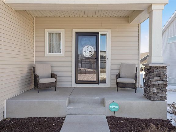 3rd image of 1486 Oak Ridge St