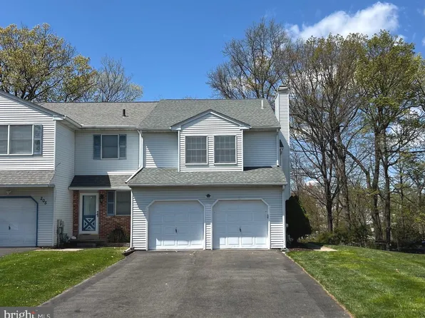 207 Jonathan Dr, North Wales, PA 19454