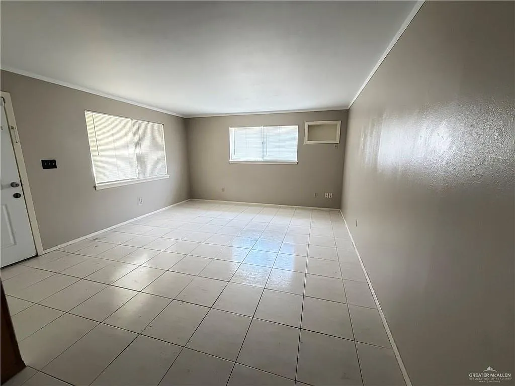 2 bed, 1.0 bath, 778 sqft, $950 — Photo 3