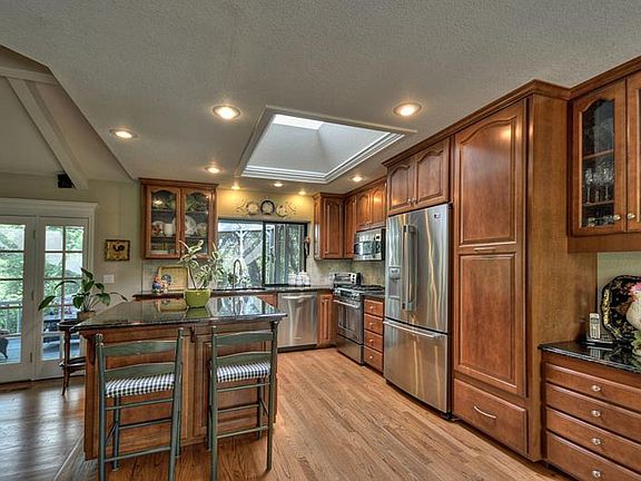 3rd image of 4670 Oak Glen Way