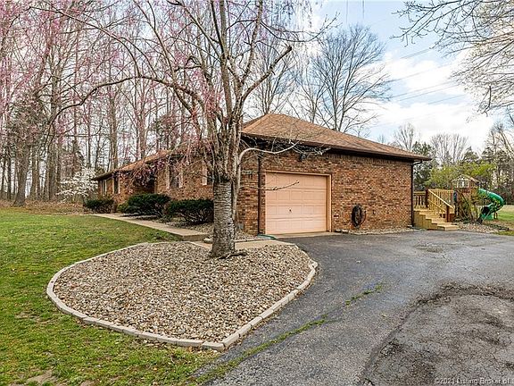 4th image of 3420 Whispering Woods Dr NE