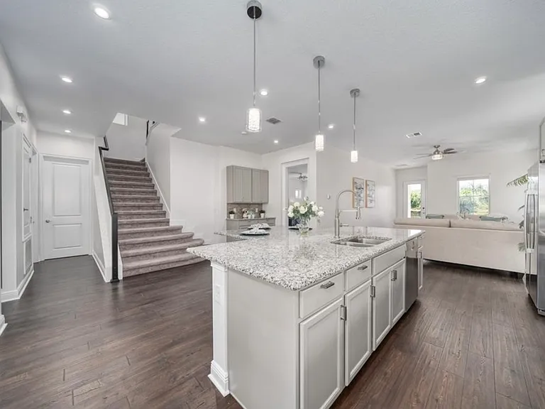 7070 Higgs Aly — Photo 11