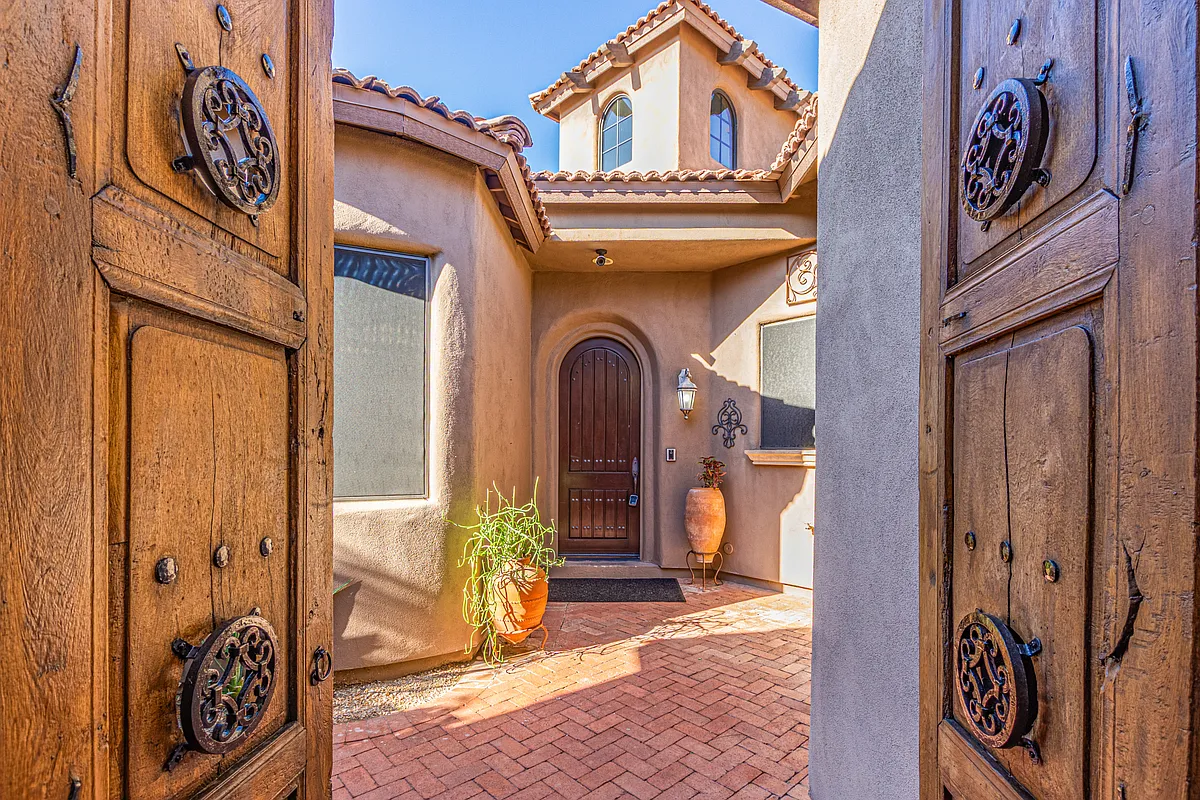 Gated Entry - 11692 N 134th St
