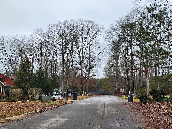 5th image of 633 Glenridge Ct SE