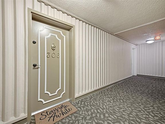 2nd image of 4141 BAYSHORE BOULEVARD #306