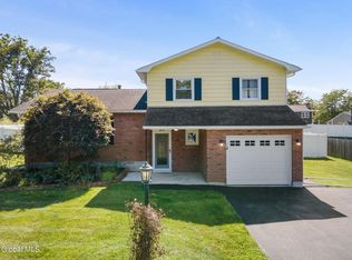 16 Sherbrook Dr, Selkirk, NY 12158